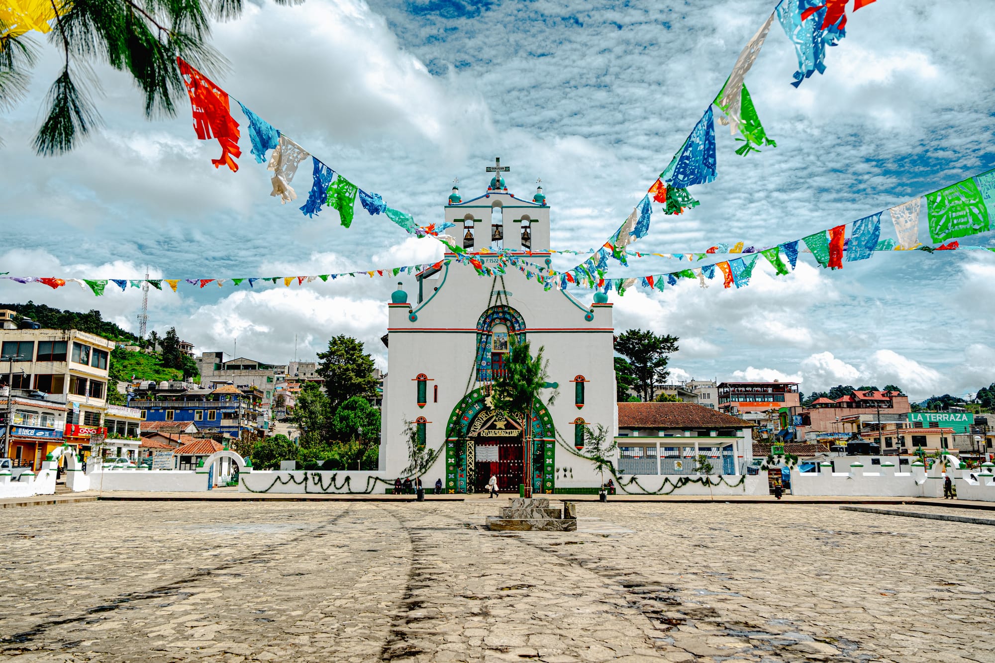 Chamula and Zinacantán: sacred traditions in the highlands of Chiapas