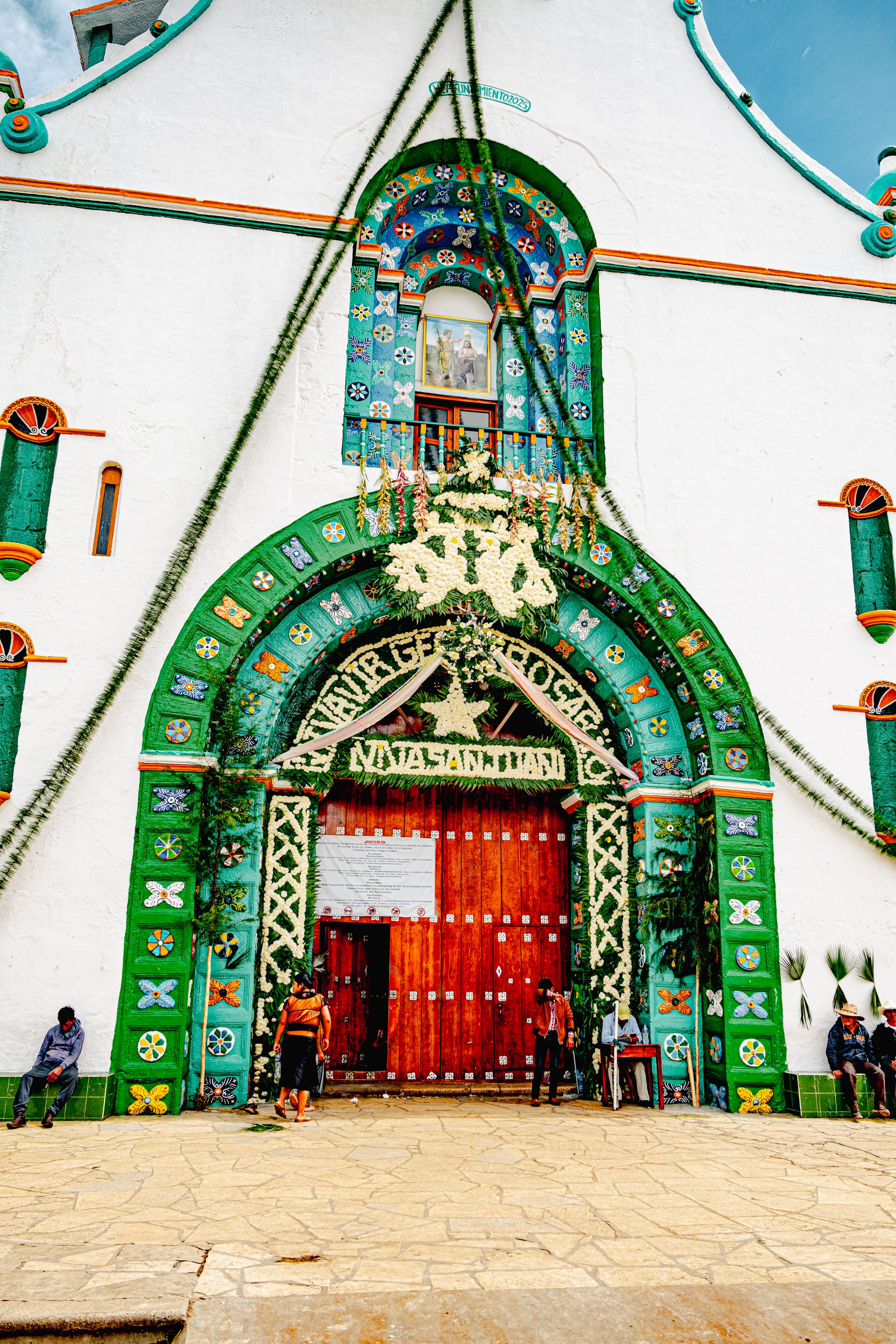 Chamula and Zinacantán: sacred traditions in the highlands of Chiapas