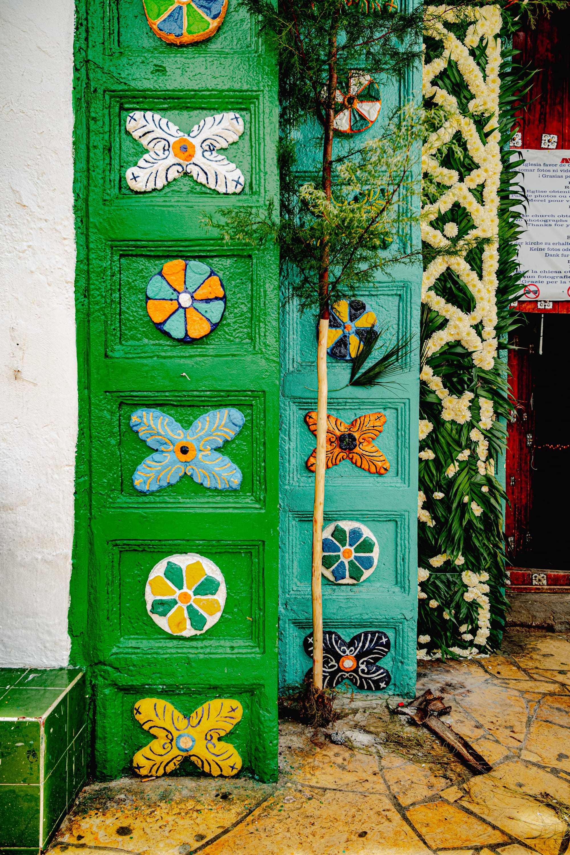 Chamula and Zinacantán: sacred traditions in the highlands of Chiapas