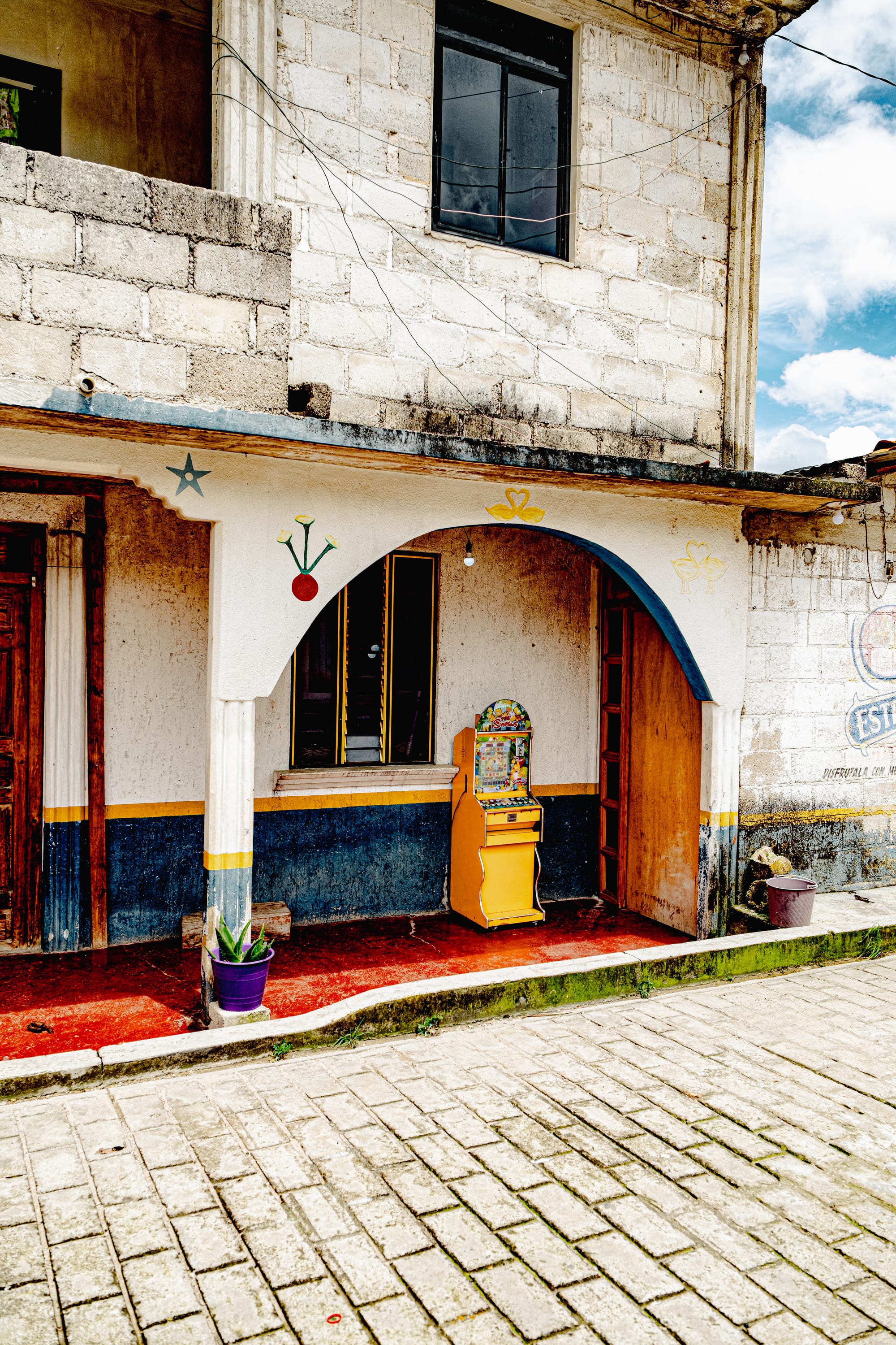 Chamula and Zinacantán: sacred traditions in the highlands of Chiapas