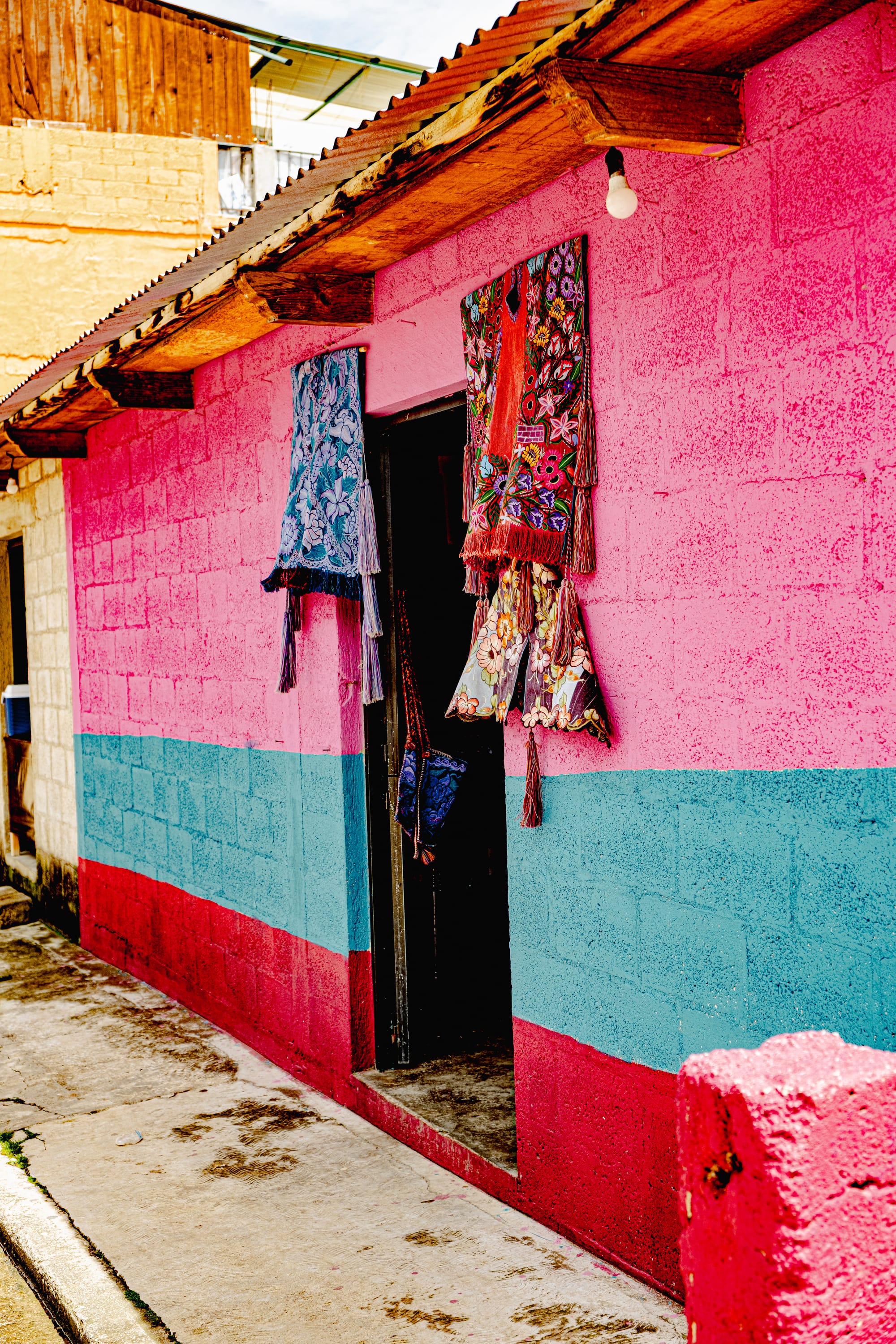 Chamula and Zinacantán: sacred traditions in the highlands of Chiapas